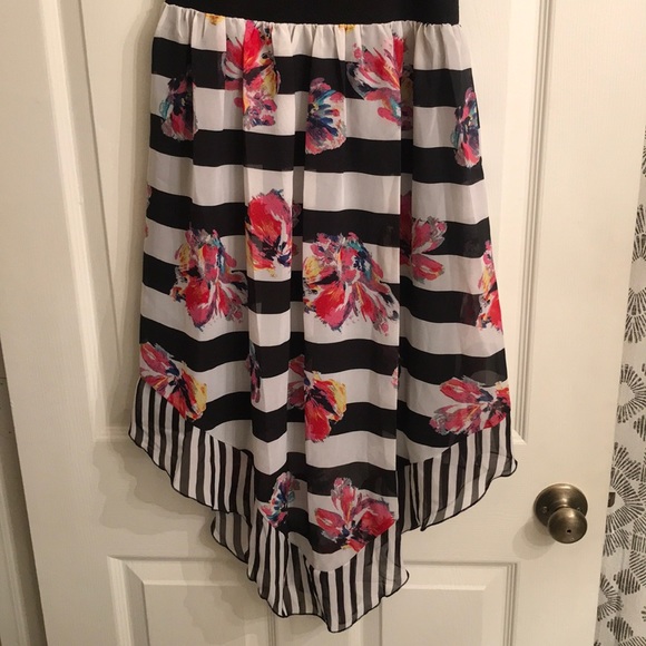 Patterned halter dress - Picture 3 of 7